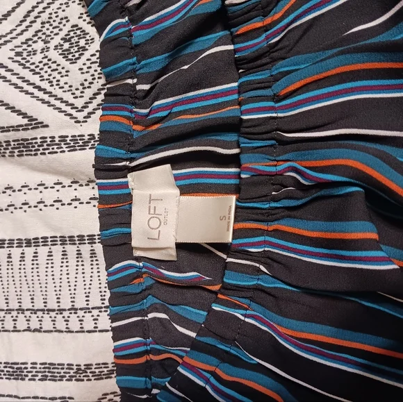 Slight off-shoulder shift blouse - Picture 6 of 10